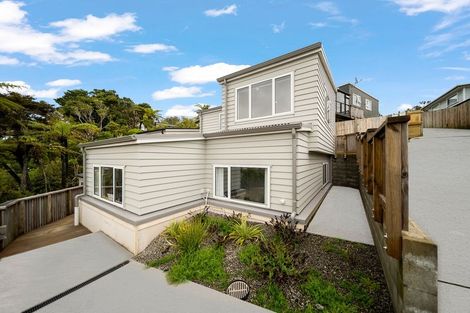 Photo of property in 3a Hillview Crescent, Paparangi, Wellington, 6037