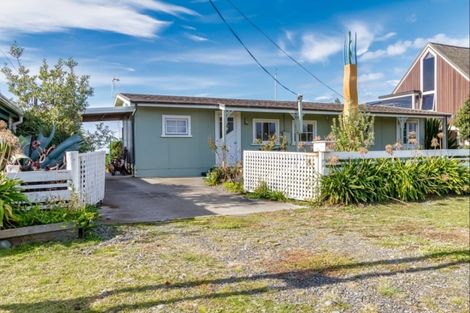 Photo of property in 17 Clifton Road, Haumoana, 4102