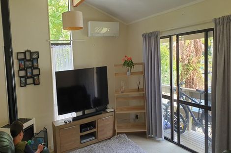 Photo of property in 51 Topliss Drive, Northcross, Auckland, 0632