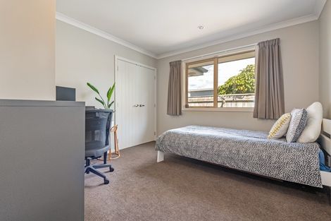 Photo of property in 5 Galea Grove, Kelvin Grove, Palmerston North, 4414