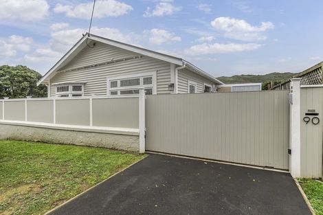 Photo of property in 90 Melbourne Road, Island Bay, Wellington, 6023