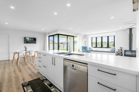 Photo of property in 10 Barker Place, Waikiwi, Invercargill, 9810