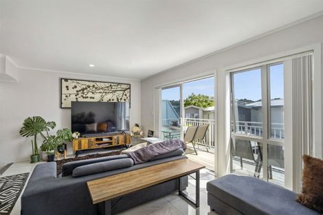 Photo of property in 7/15 Andersons Road, Oteha, Auckland, 0632