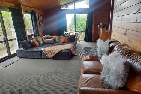 Photo of property in 6 Jacaranda Grove, Maungaraki, Lower Hutt, 5010