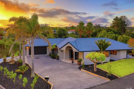 Photo of property in 8 Almond Grove, Greenhithe, Auckland, 0632