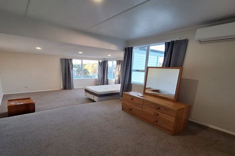 Photo of property in 18 Lyndfield Lane, Newlands, Wellington, 6037