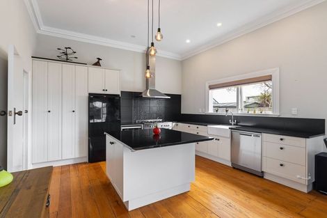 Photo of property in 17 Perrin Place, Kelvin Grove, Palmerston North, 4414