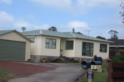 Photo of property in 12 Bamboo Grove, Kelston, Auckland, 0602