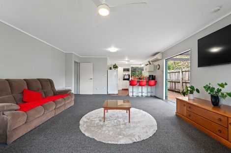 Photo of property in 21 Capricorn Place, Kawaha Point, Rotorua, 3010