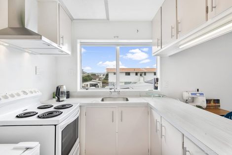 Photo of property in 2/218 Onepu Road, Lyall Bay, Wellington, 6022