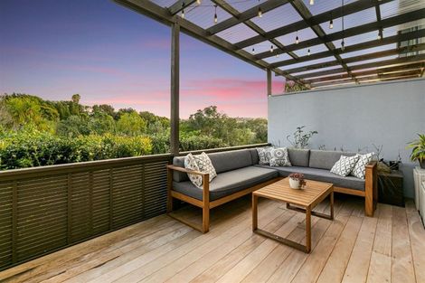 Photo of property in 9s Clearwater Cove, West Harbour, Auckland, 0618