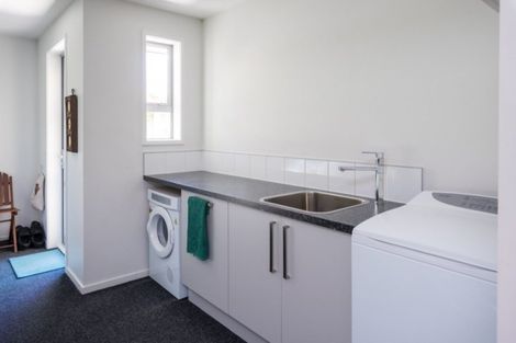 Photo of property in 88 Milton Terrace, Picton, 7220