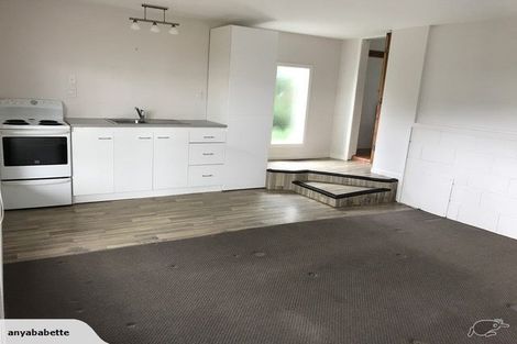 Photo of property in 16 Holiday Road, Stanmore Bay, Whangaparaoa, 0932