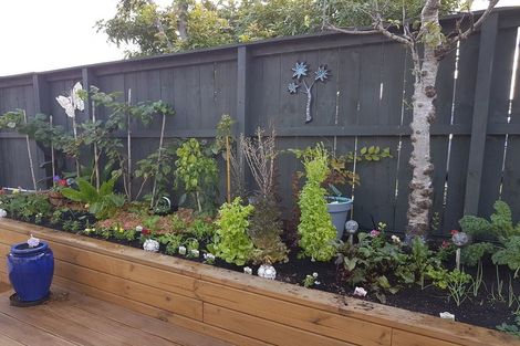 Photo of property in 128 Matipo Road, Te Atatu Peninsula, Auckland, 0610