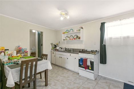 Photo of property in 2 Glenmore Road, Sunnyhills, Auckland, 2010