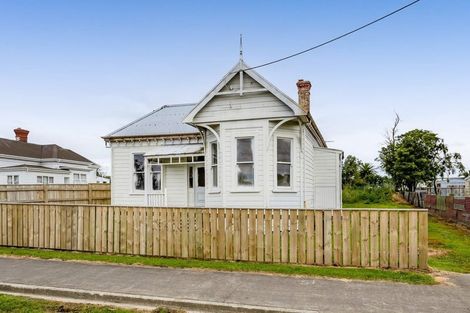 Photo of property in 15 Cornwall Street, Eltham, 4322