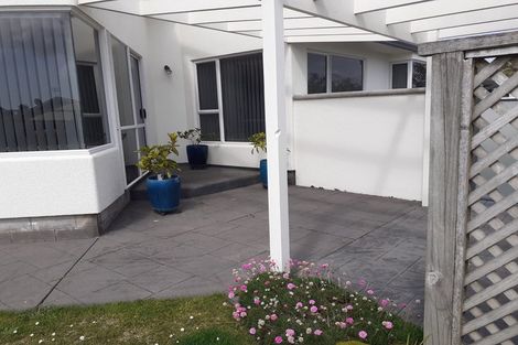 Photo of property in 12 Shelter Grove, Frankleigh Park, New Plymouth, 4310
