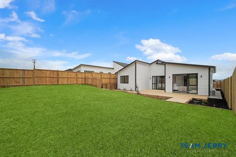 Photo of property in 30 Paihere Street, Huapai, Kumeu, 0810