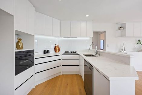 Photo of property in 2/30 Eastern Beach Road, Eastern Beach, Auckland, 2012