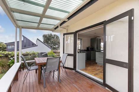 Photo of property in 1/47 Knights Road, Rothesay Bay, Auckland, 0630