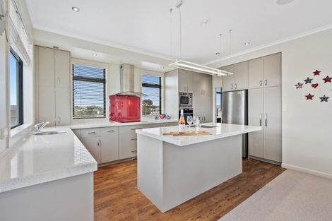 Photo of property in 16 Fred Carr Place, One Tree Point, 0118