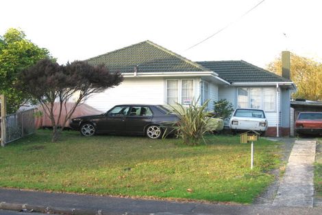 Photo of property in 16 Cornwall Street, Te Atatu South, Auckland, 0610
