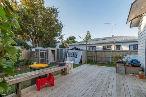 Photo of property in 2/6 Eulogy Place, Randwick Park, Auckland, 2105