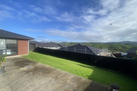 Photo of property in 14 James Elliot Way, Pokeno, 2402