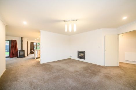 Photo of property in 16 Sorrento Place, Kelvin Grove, Palmerston North, 4414