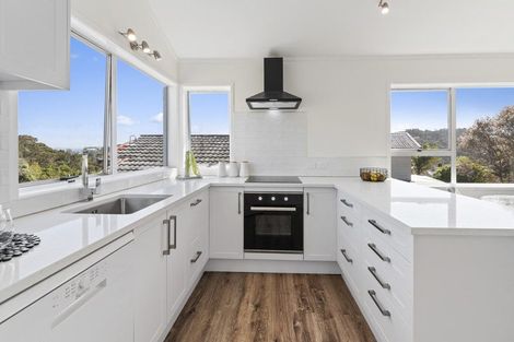 Photo of property in 2/3 Simon Ellice Drive, Bayview, Auckland, 0629