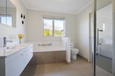 Photo of property in 20 Riverside Place, Katikati, 3129