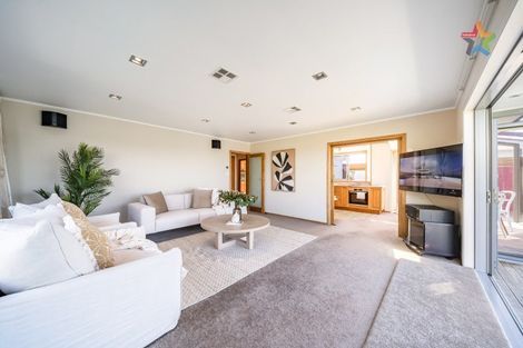 Photo of property in 26a Tai Paku Paku Road, Karaka Bays, Wellington, 6022