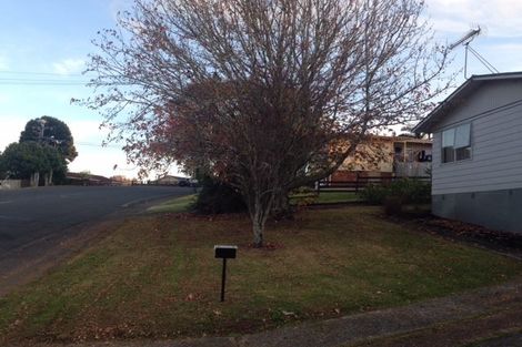 Photo of property in 31 Waimumu Road, Massey, Auckland, 0614