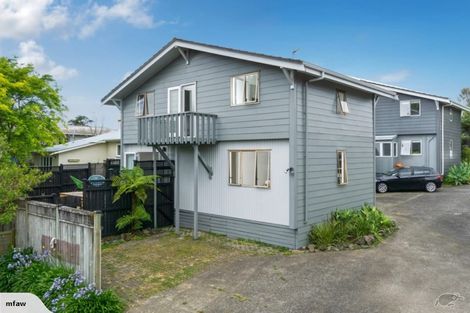 Photo of property in 2/5 Eversleigh Road, Belmont, Auckland, 0622