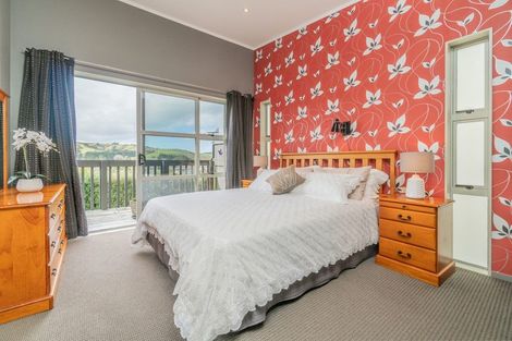 Photo of property in 7 Empressa Heights, Helensville, 0800