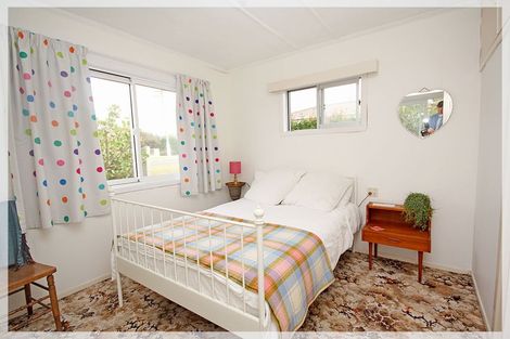 Photo of property in 19 Andrews Street, Foxton Beach, Foxton, 4815