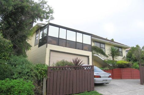 Photo of property in 77 Taylor Terrace, Tawa, Wellington, 5028