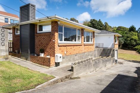 Photo of property in 10 Tirowhanga Road, Paremata, Porirua, 5024