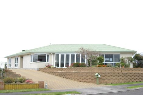Photo of property in 8 Chatswood Grove, Fitzroy, New Plymouth, 4312