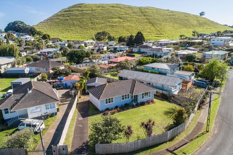 Photo of property in 5 Toatoa Place, Mangere Bridge, Auckland, 2022