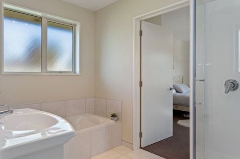 Photo of property in 144e High Street, Oxford, 7430