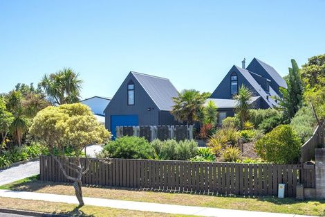 Photo of property in 29 Eruini Street, Waikanae Beach, Waikanae, 5036