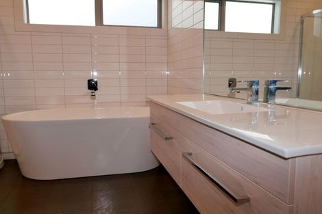 Photo of property in 90 Muri Road, Pukerua Bay, Porirua, 5026