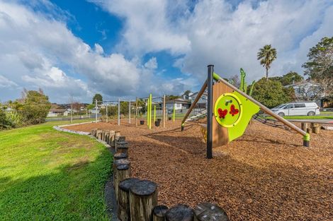 Photo of property in 2/26 Midgley Road, West Harbour, Auckland, 0618