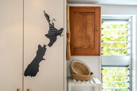 Photo of property in 33 Miro Road, Palm Beach, Waiheke Island, 1081