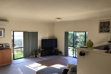 Photo of property in 6a Sunward Rise, Glenfield, Auckland, 0629