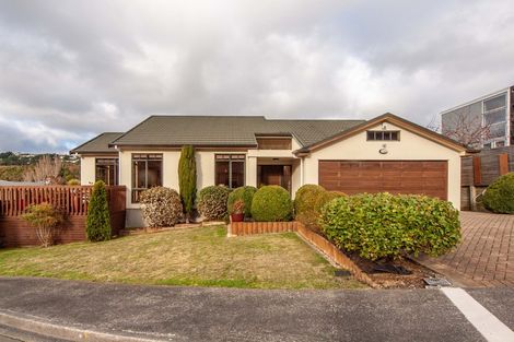 Photo of property in 16 Wantwood Grove, Churton Park, Wellington, 6037