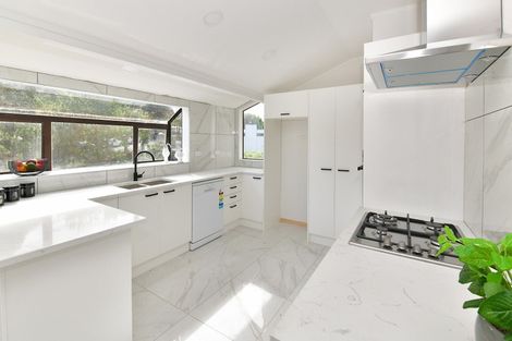 Photo of property in 1/84 Beach Road, Castor Bay, Auckland, 0620