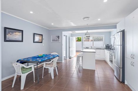 Photo of property in 116 Seaview Road, Paraparaumu Beach, Paraparaumu, 5032