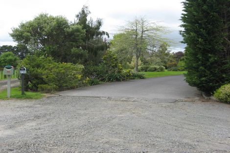 Photo of property in 73 Motu Road, Kumeu, 0891